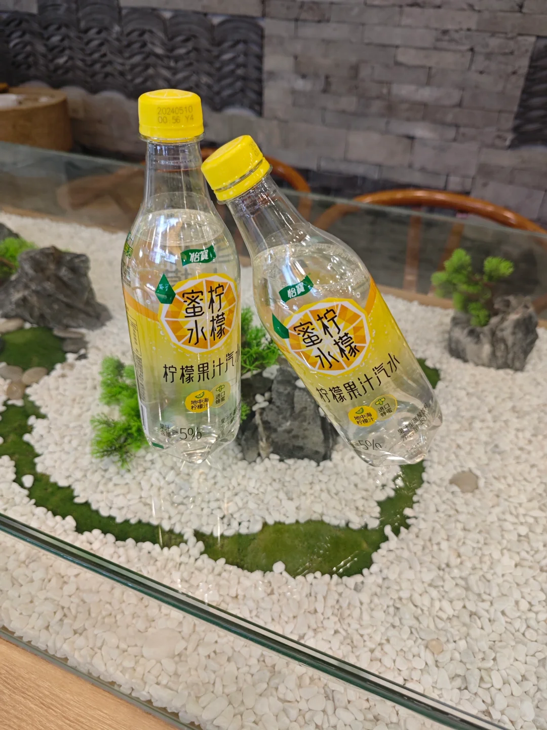 夏日清凉 蜜意浓情 夏日炎炎，一瓶咕噜蜜水柠檬果汁汽水在手 酸甜交织...