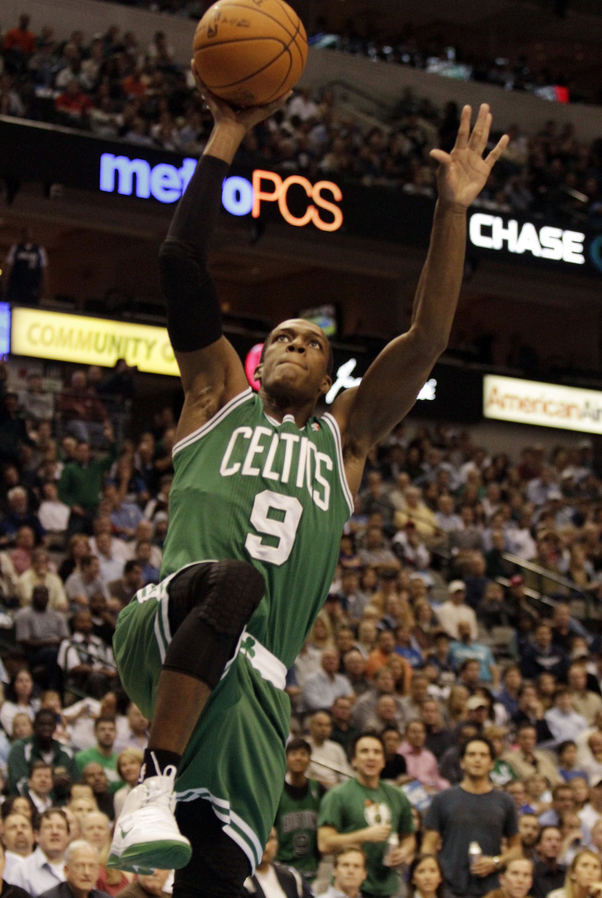 隆多：我只有1.85米高却能一场抢14个篮板 因为了解球的反弹规律