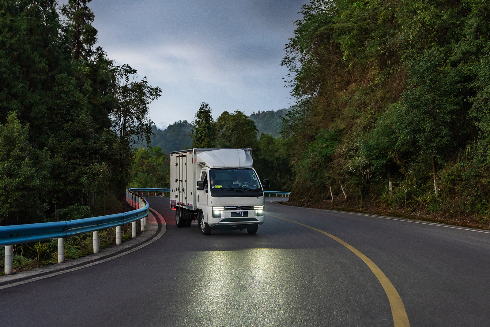 比亚迪商用车首次亮相亚洲规模最大的商用车盛会，便以覆盖小卡、轻卡、重卡、客车的全