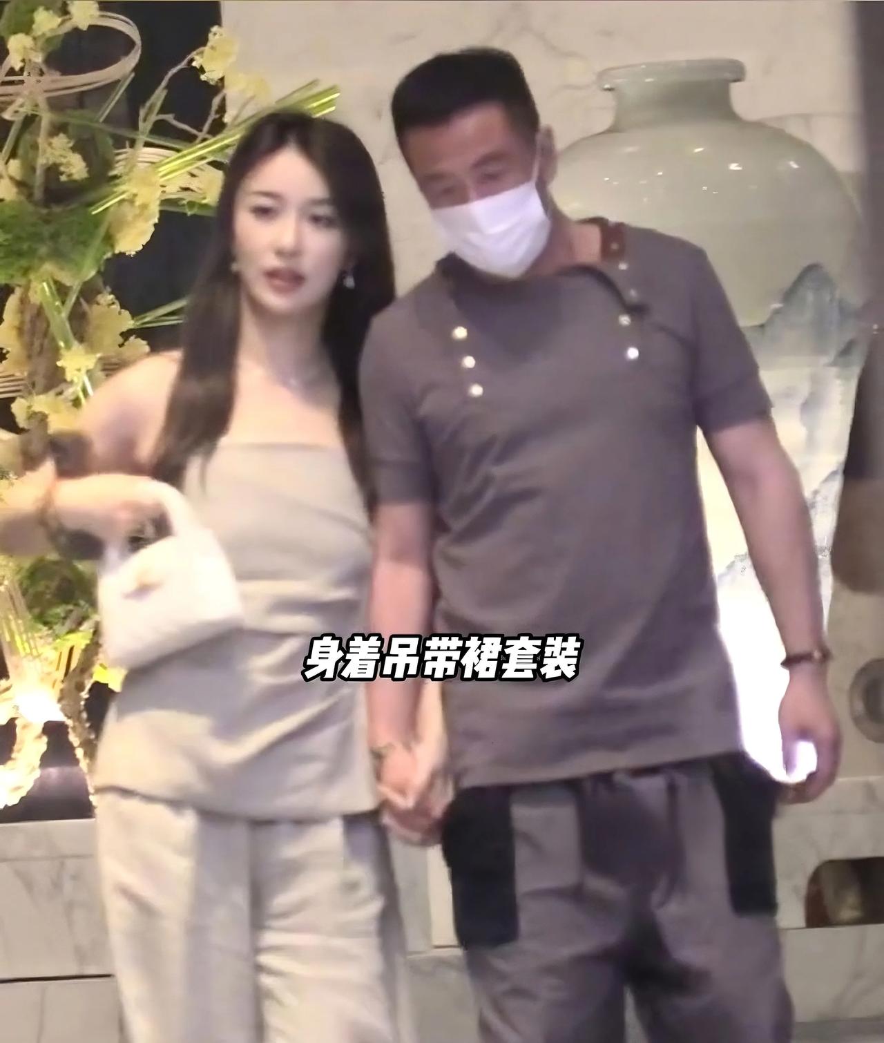 杨坤：52岁未婚，疑似“恩爱”引关注

在娱乐圈的繁华喧嚣中，52岁的杨坤一直以