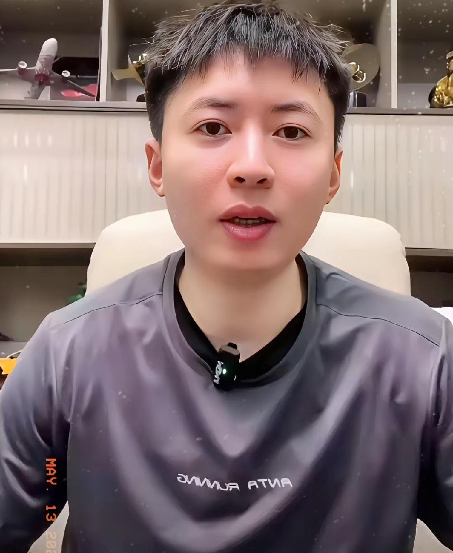 真是难得，没想到方博也有低调的时候，看他这么久，这还是头一回。
        