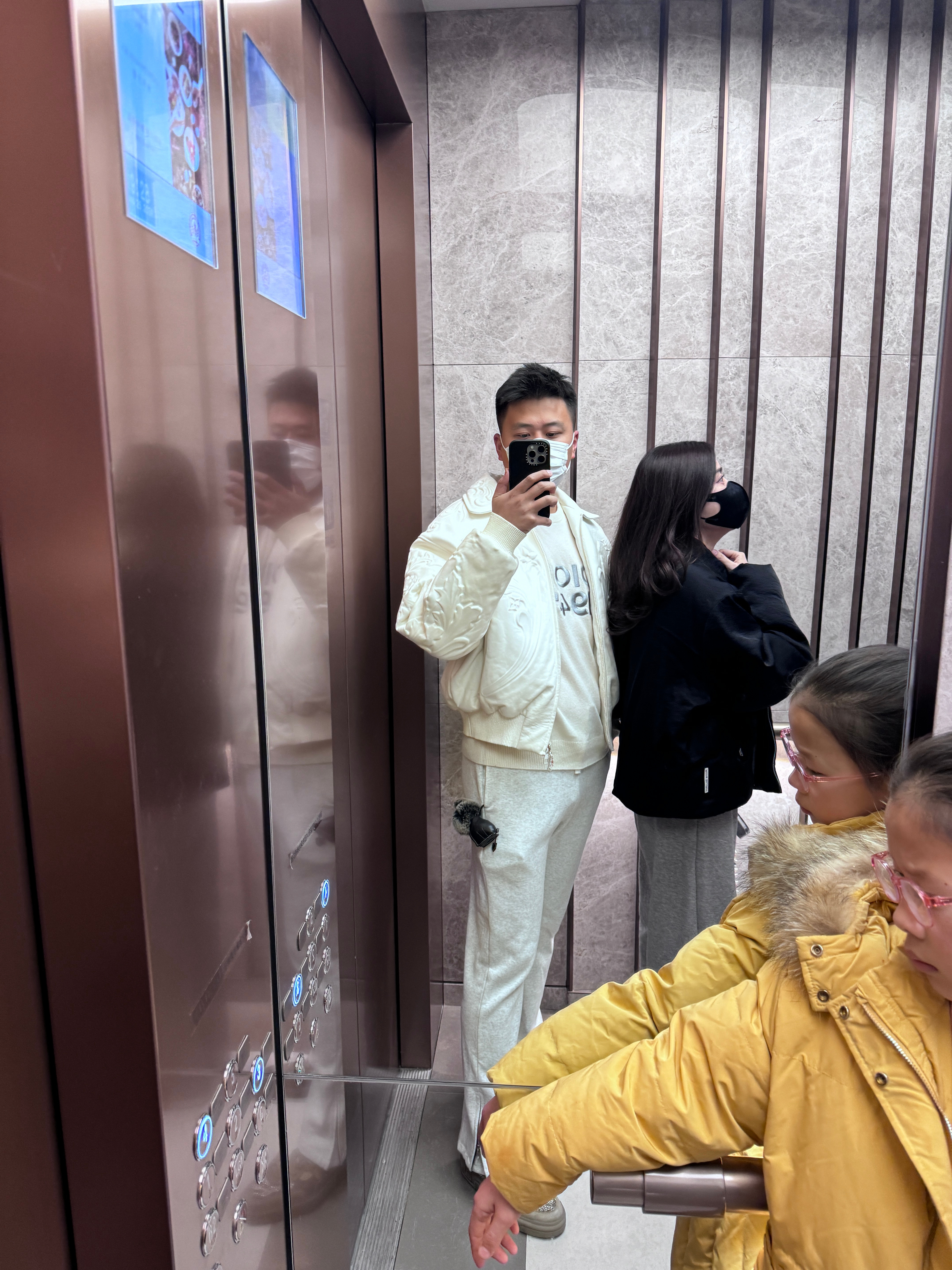 掐指一算 我好像有半年没陪老婆逛过街了  ​​​