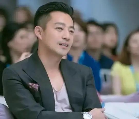 汪小菲一嗓子，喊散了麻六记的魂！
​没人是真冲着那碗酸辣粉去的，大伙儿掏钱买单，