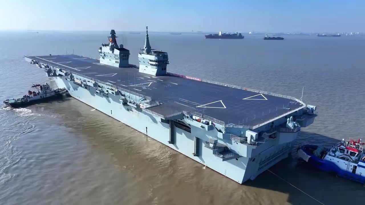 美:问你个问题呗
中:啥事啊
美:脚盆鸡 天天叫嚣偷袭打你  你咋不打他
中:听