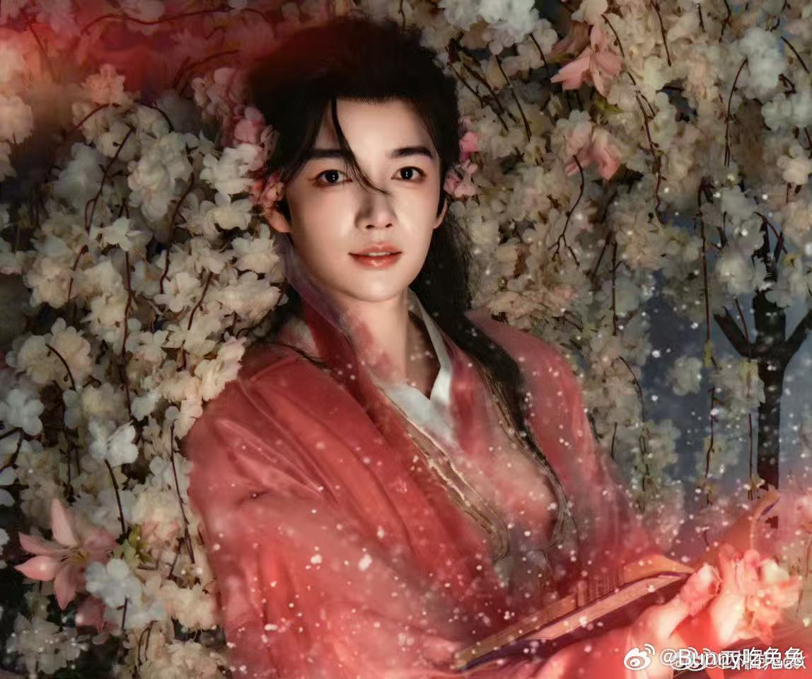 林凯红衣花神氛围感花雪映红衣，公子世无双，林凯这造型直接封神，坐等《佳偶天成》解