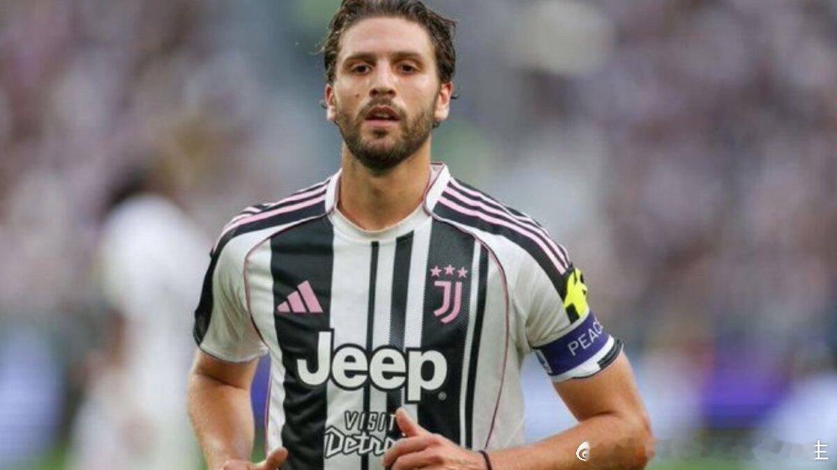 本赛季欧洲五大联赛中，没有一名中场球员的平均每 90 分钟传球次数（13.7 次