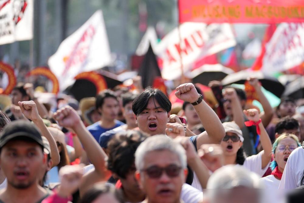 彻底乱了！菲律宾终于被美国害惨了！马科斯没想到跟随美国后果这么严重！

最近中国