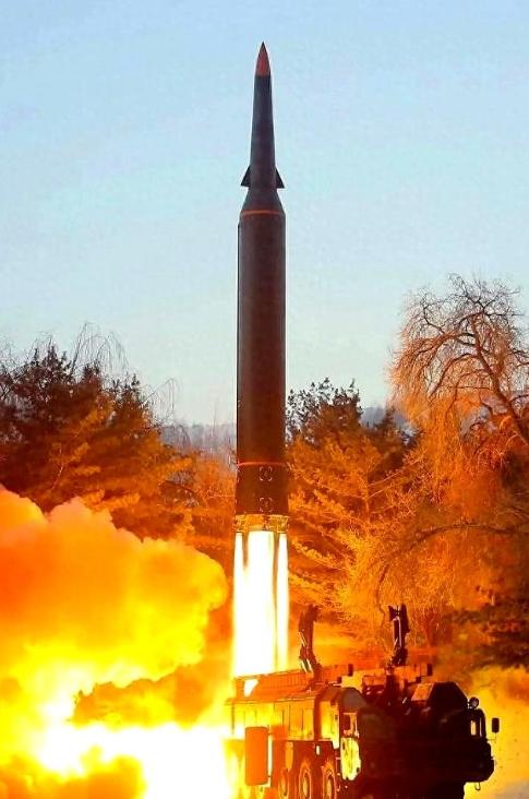 同样研发核武，为何西方敢打伊朗，却不敢动朝鲜？原因其实很简单，假如美国说你有核武