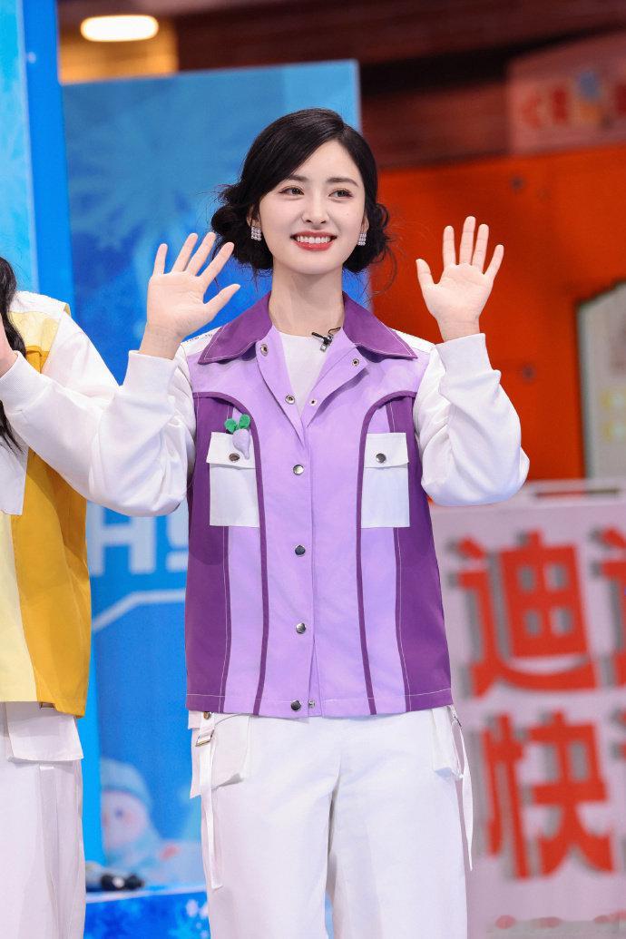 你好星期六有自己的冰雪奇缘你好星期六你好星期六节目里的冰雪场景太戳少女心了！晶莹