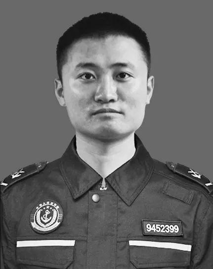 8月7日新加坡《联合早报》把一年前黄岩岛那场撞船重新翻了出来：两名中国海警烈士的