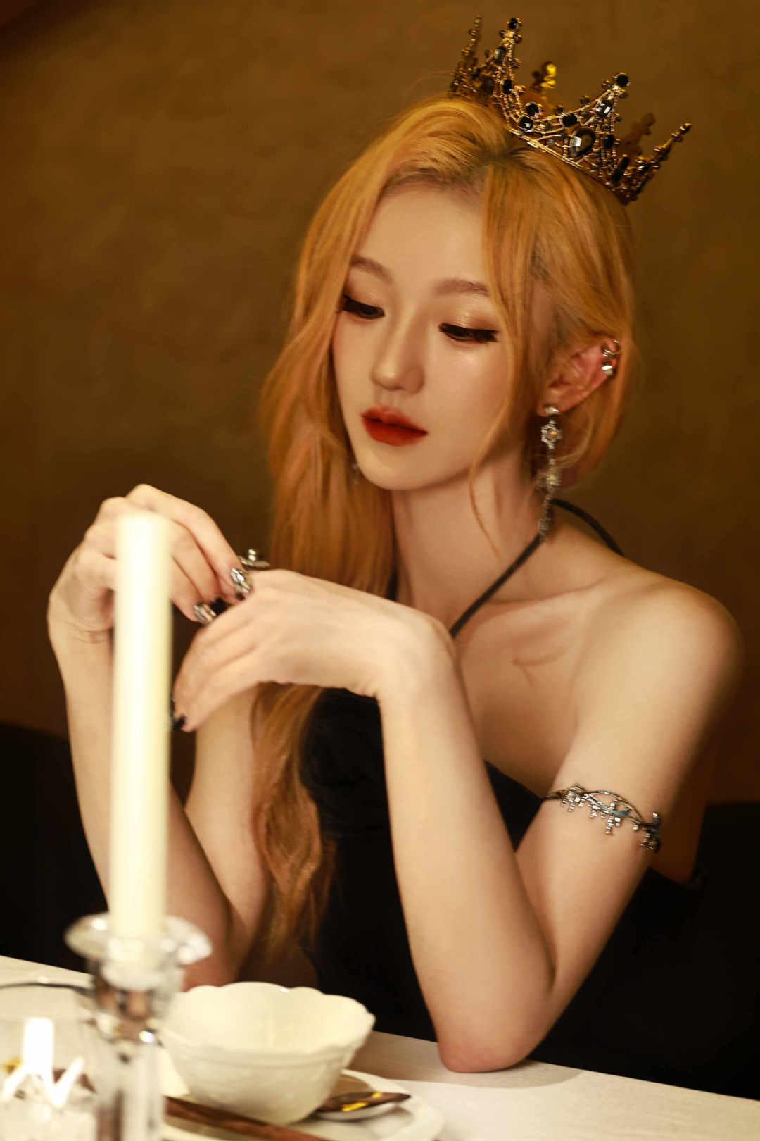 肖燕金发肖燕居然染了金发 肖燕金发也太适配了吧！新发色好绝，生日快乐，未来一路繁