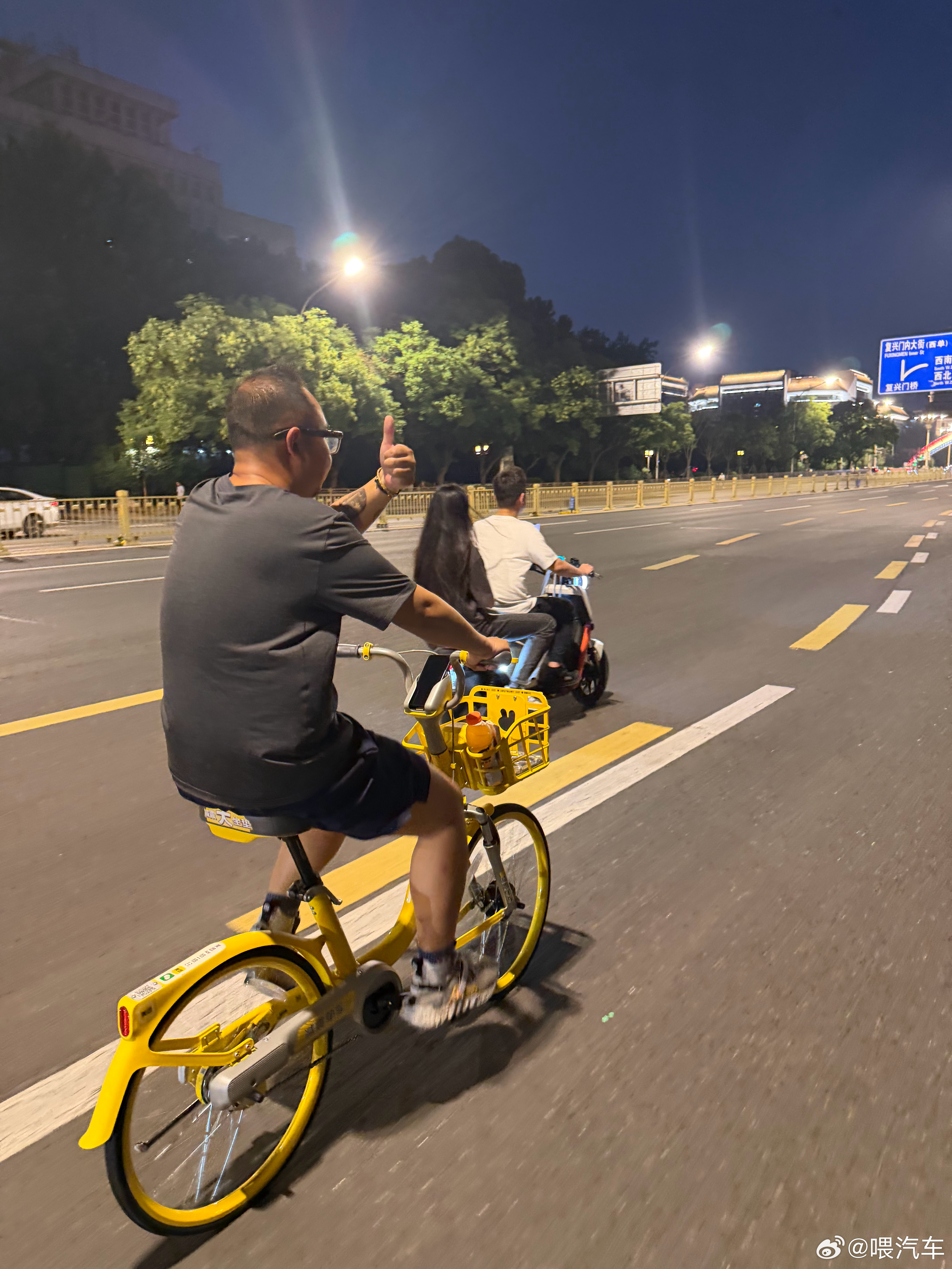 今晚通过了的考核🚴可以买崔克了但我还是比较钟情于复古车 北京