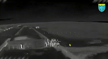 12名俄军士兵刚下车就被无人机问候
乌军发布的一段视频显示，夜间，俄军12名士兵