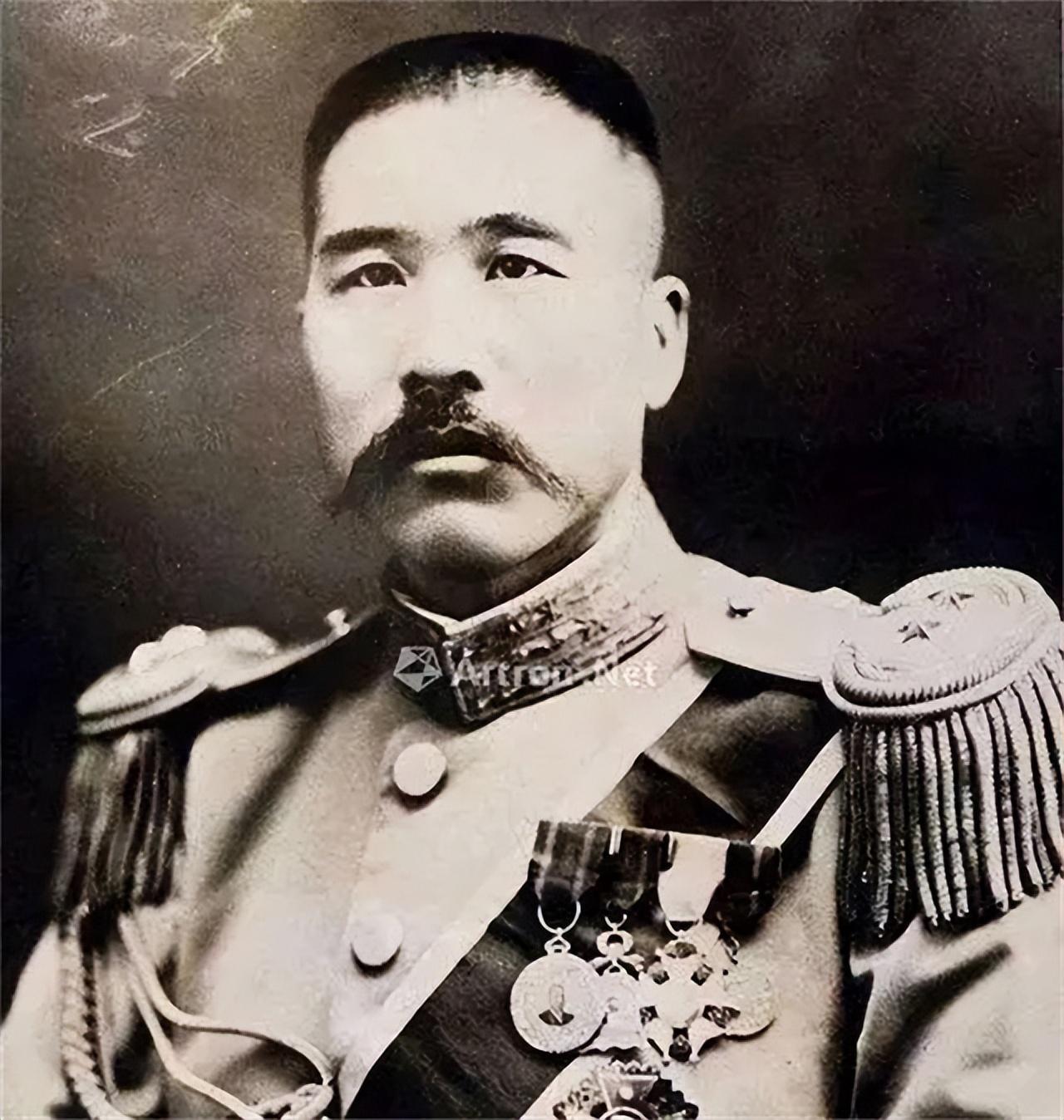 一天晚上，张宗昌把剥光衣服的陈佩瑜，推到烧得滚烫的炕上，陈佩瑜被烫得蹦起三尺高，