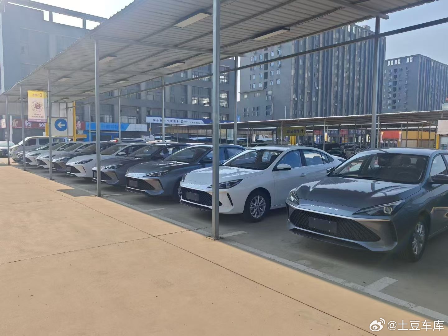 一次性拿下8台新车荣威i5 已上牌指导价8.09万 自动挡包牌包税包交强5.x万