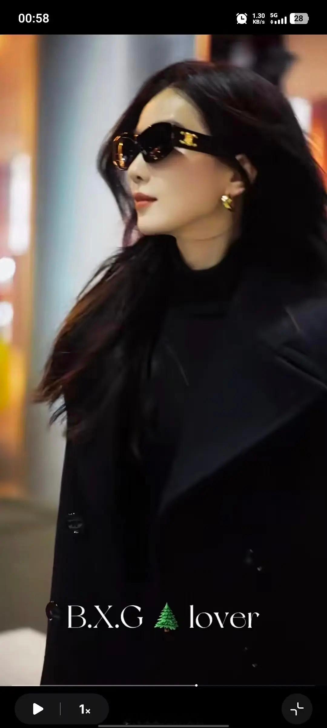 Celine全球大使刘诗诗，巴黎看秀出发图来了视频直截，明艳大美女！气场真的有点