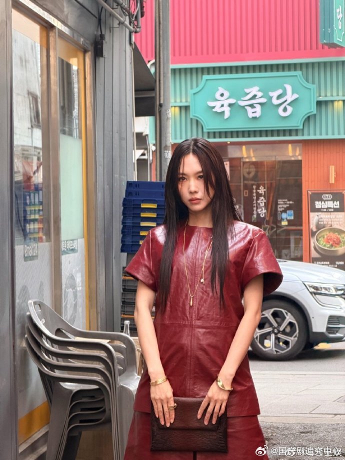 王霏霏38岁生图状态太佩服王霏霏了🥳38岁生图依旧能打，上海活动的镂空装造型优