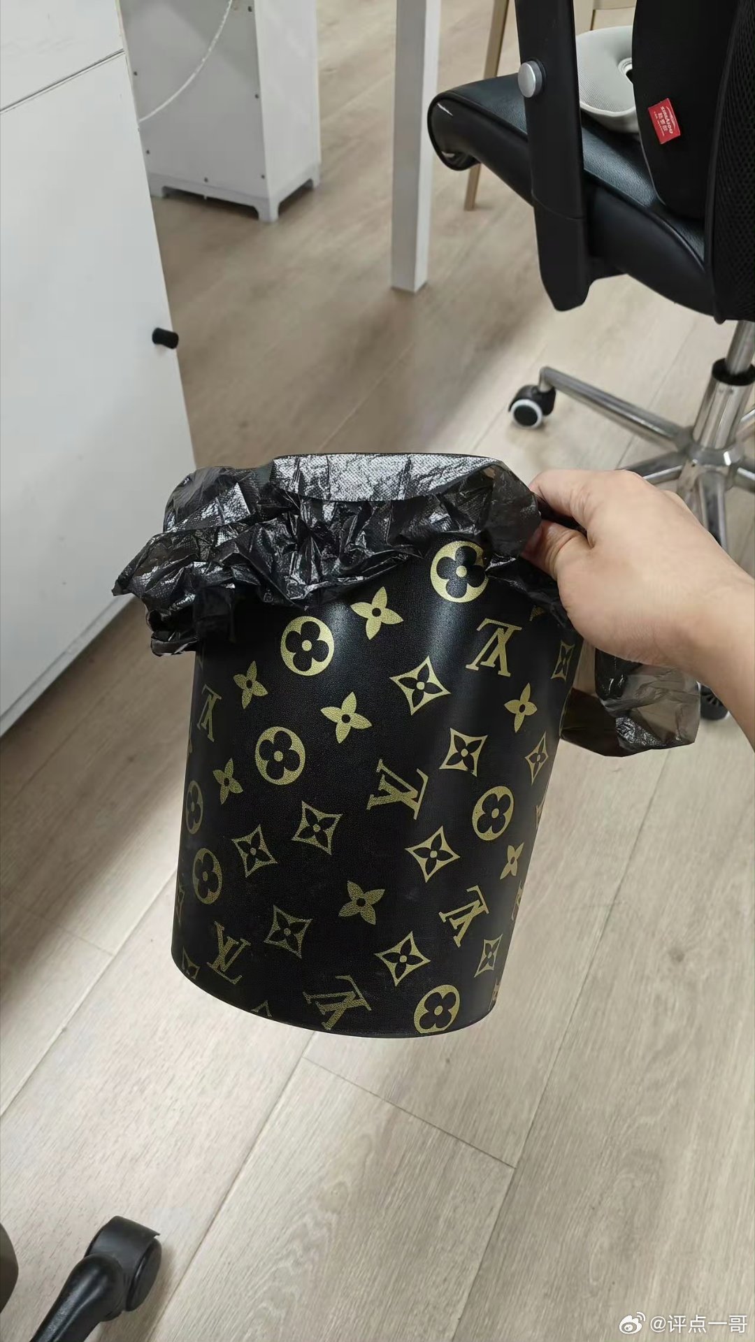 继LV厕所之后，LV垃圾袋也愤怒地站了出来！ 