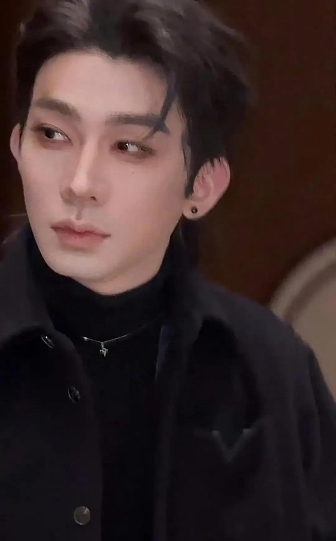 他不说都没人知道他是杨迪！这就是爆改的魔力，你说神奇不神奇？
#论男明星的颜值#
