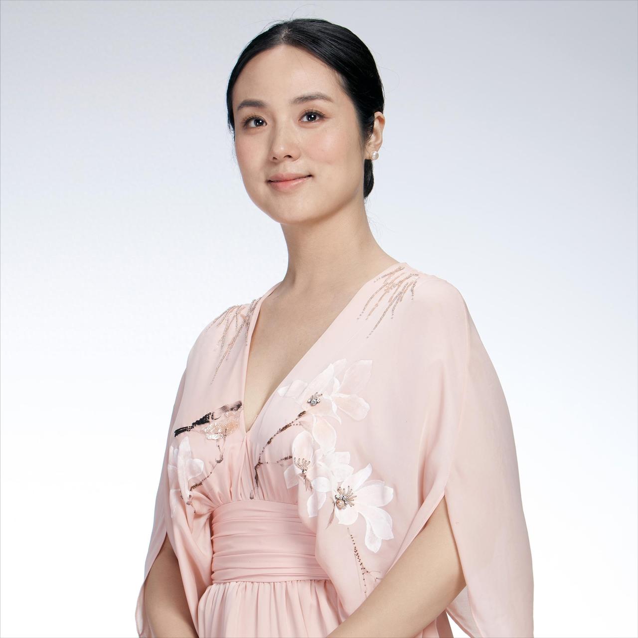 她是著名歌唱家，丈夫曾是央视主持，47岁儿女双全担任企业高管
 
 


 
哈
