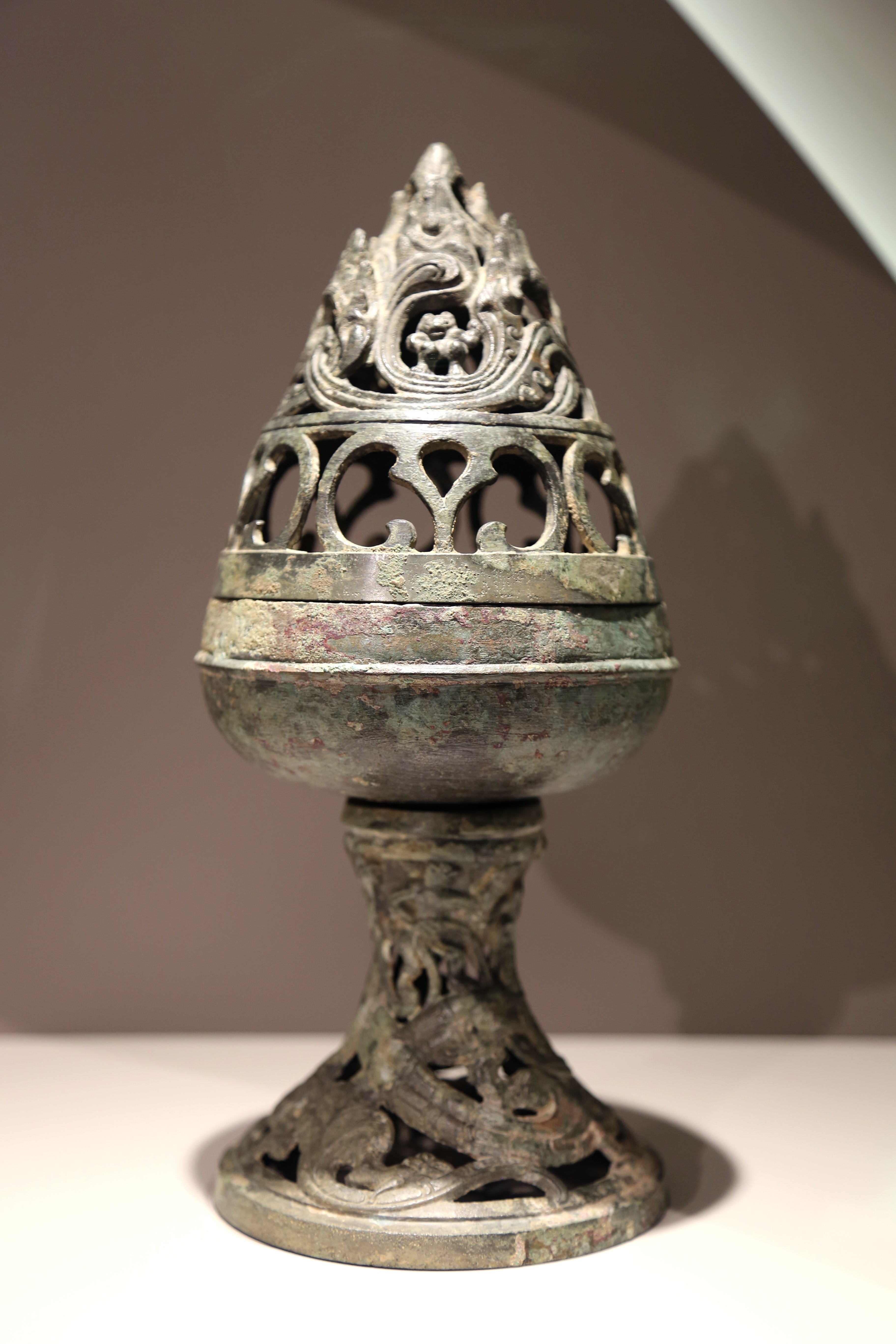 英国Compton Verney美术馆藏汉代的博山香炉 