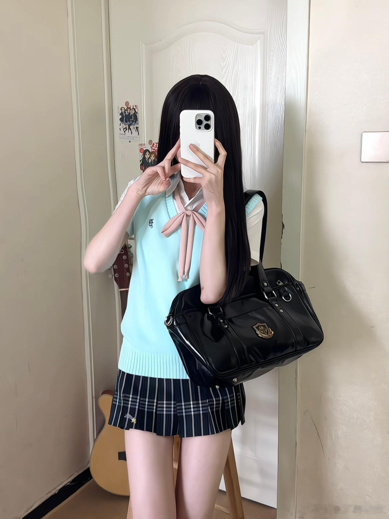 jk[超话] 好喜欢我今天的搭配^ω^！太美了！超级喜欢上衣：月华高+灰野川马甲