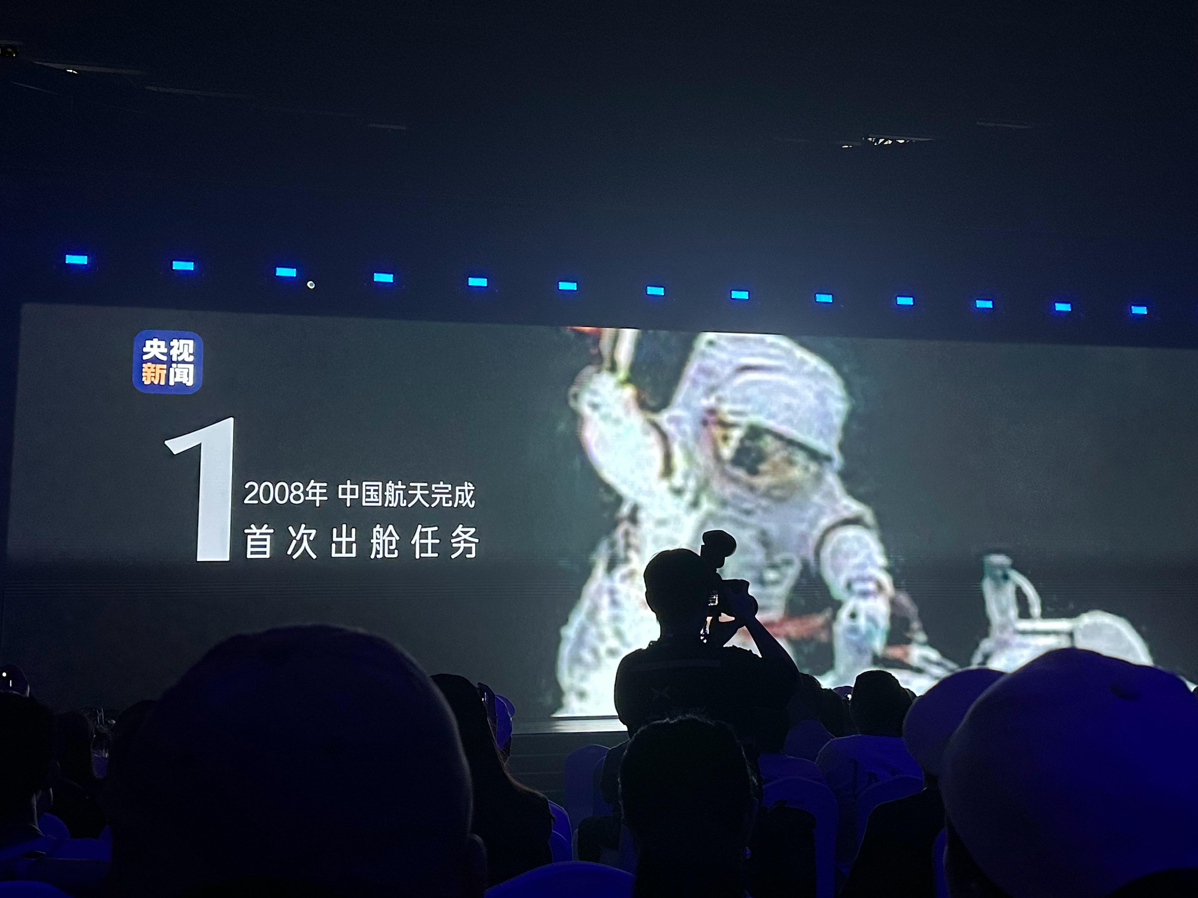 小鹏G7发布震惊央视朱广权作为全球首款L3级算力的AI汽车，搭载三颗完全自主研发