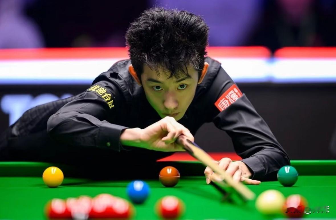 绝境逆袭！0-2被逼绝境，中国小将硬怼塞尔比，半场绝杀翻盘！🔥
 
炸裂全场！