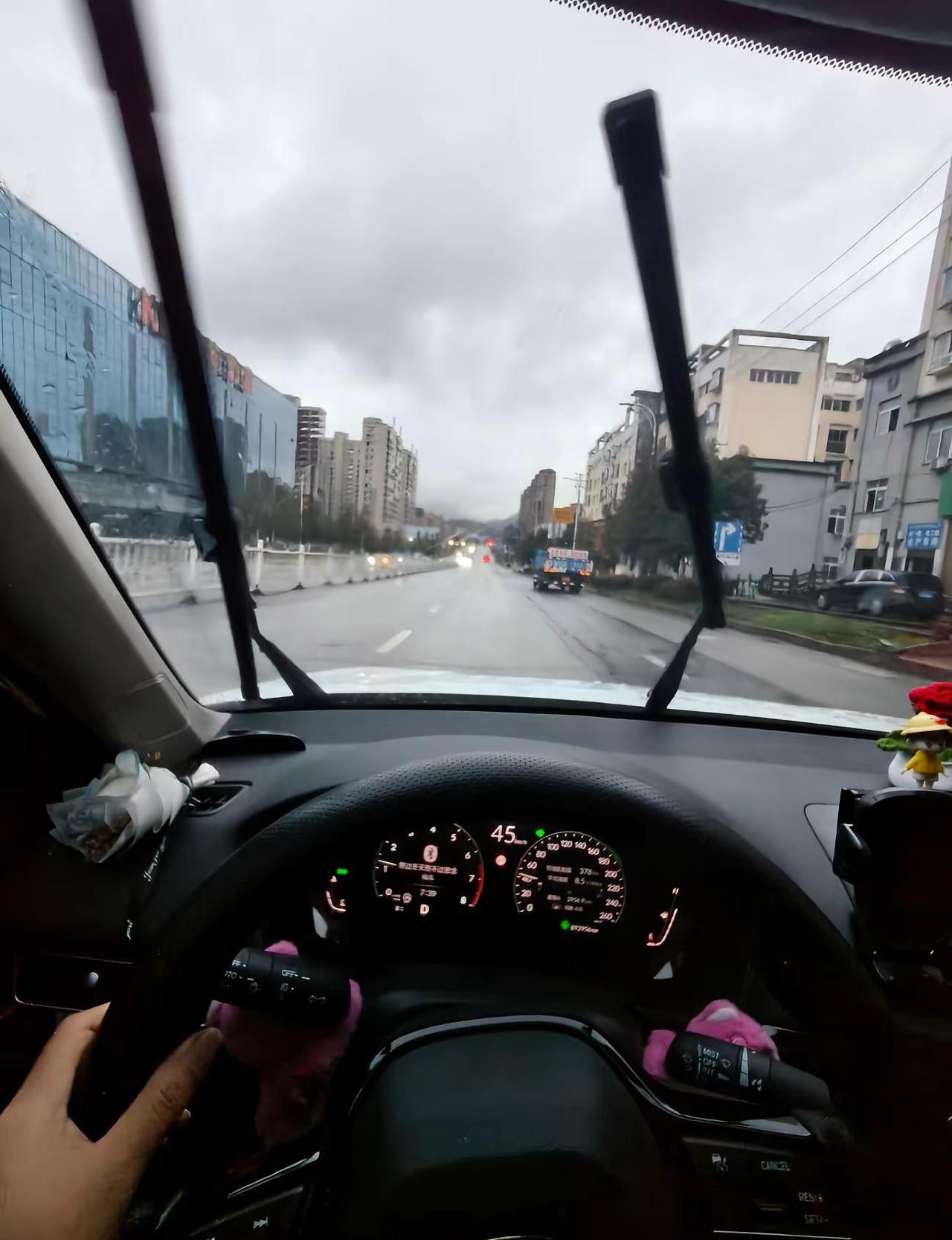 妹妹一句穿不暖，哥哥连夜办贷款！贷款还了好几年，昨俩照样没姻缘！有钱人终成眷属，