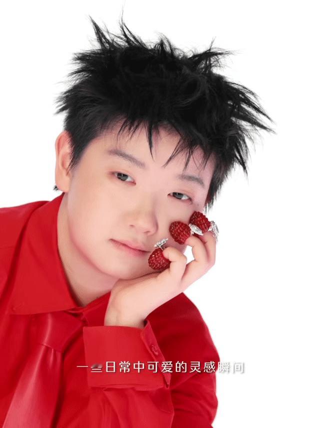 孙颖莎T锦绣九月刊封面🍓🍓小精灵 ​​​
