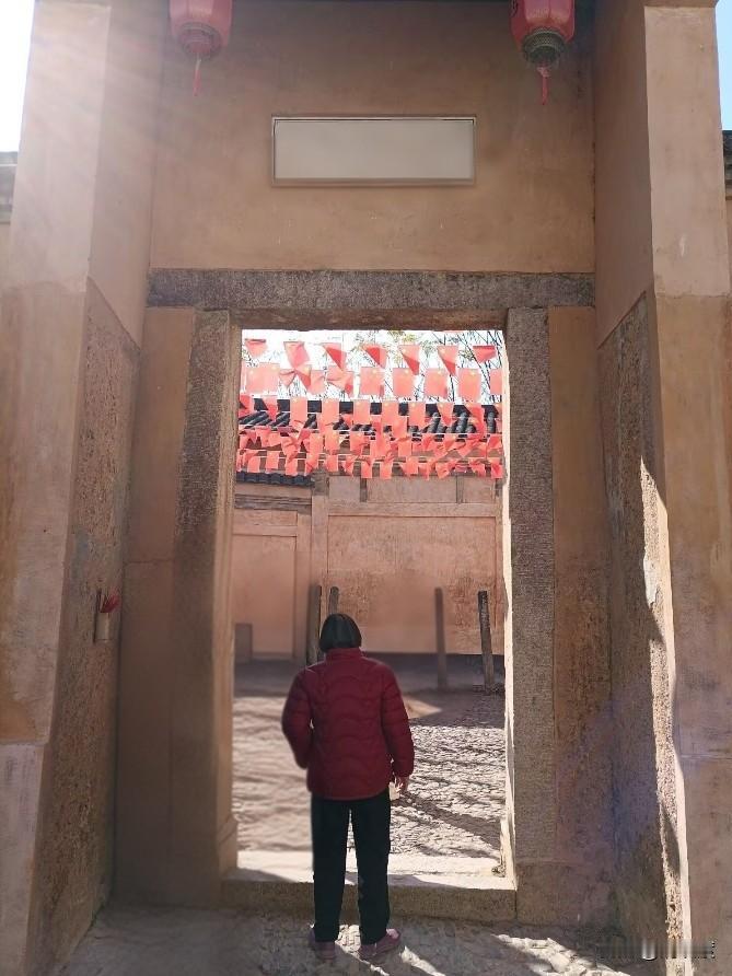 妈妈的爱，藏在那沓温热的钱里

在妈妈家住了快一个月。今天，她忽然把社保卡塞到我