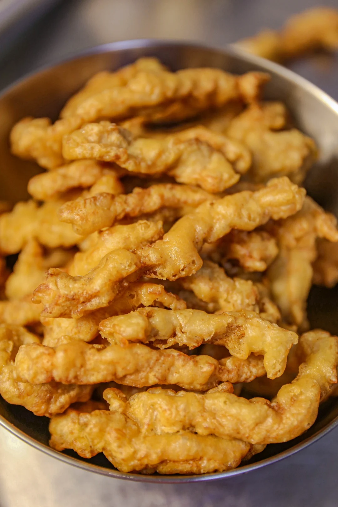 金黄酥脆，外焦里嫩的小酥肉是年饭必备食物