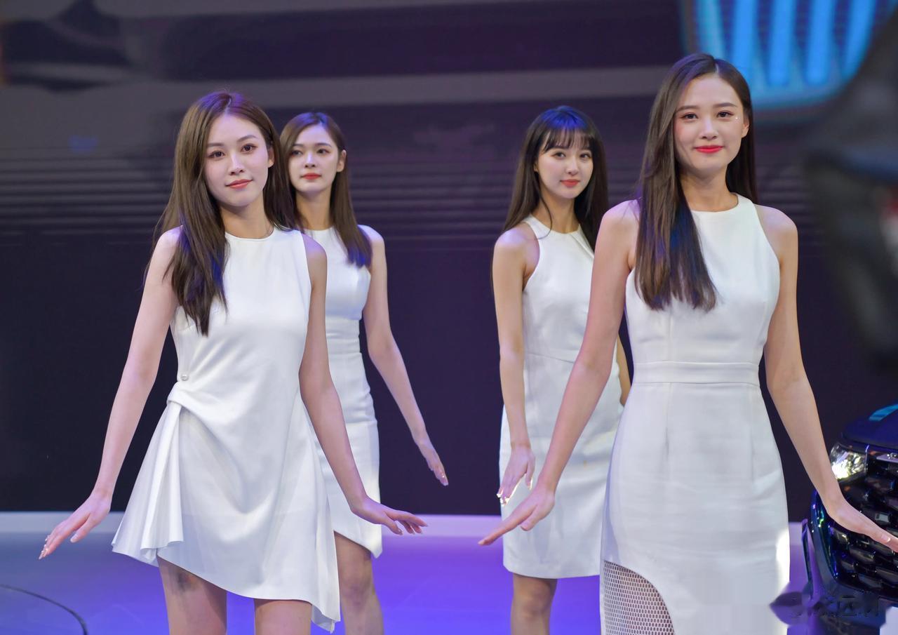 2023广州车展哪个展台最多人围观的车模小姐姐 
#2023广州车展#