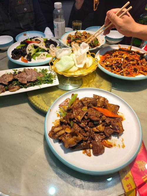 给我滚回来！
和老婆吵了一上午架，在家里气的肚子鼓鼓，出了门反倒觉得肚子饿了，找