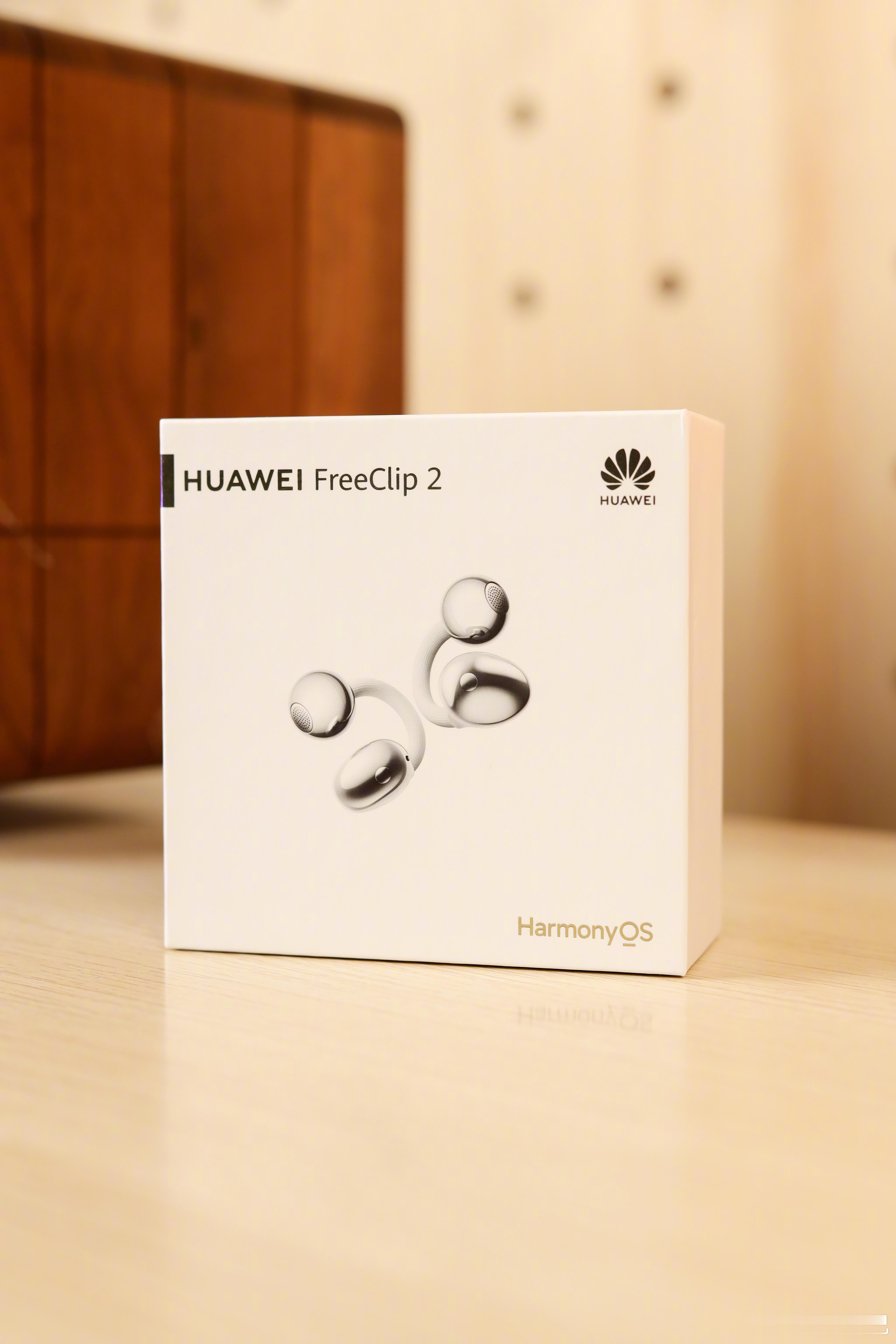 华为耳夹耳机 2 代来了，竖立收纳设计很有新意。各位想知道哪方面的体验，到时候集