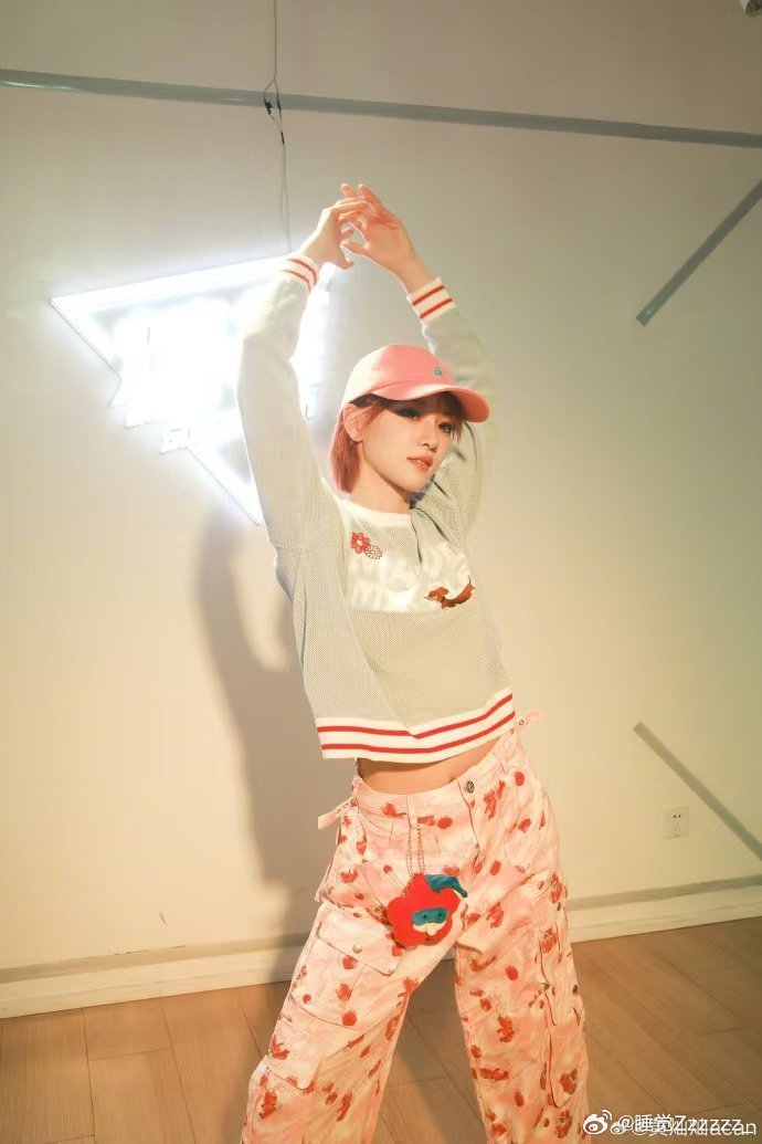 黄灿灿居然上浪姐了黄灿灿到上浪姐的年纪了 时光匆匆，当年的校园女神如今勇敢奔赴新