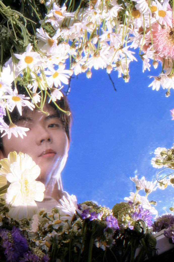 马嘉祺花儿与少年写真马嘉祺周末露营照 马嘉祺花儿与少年写真，马嘉祺周末露营照，是