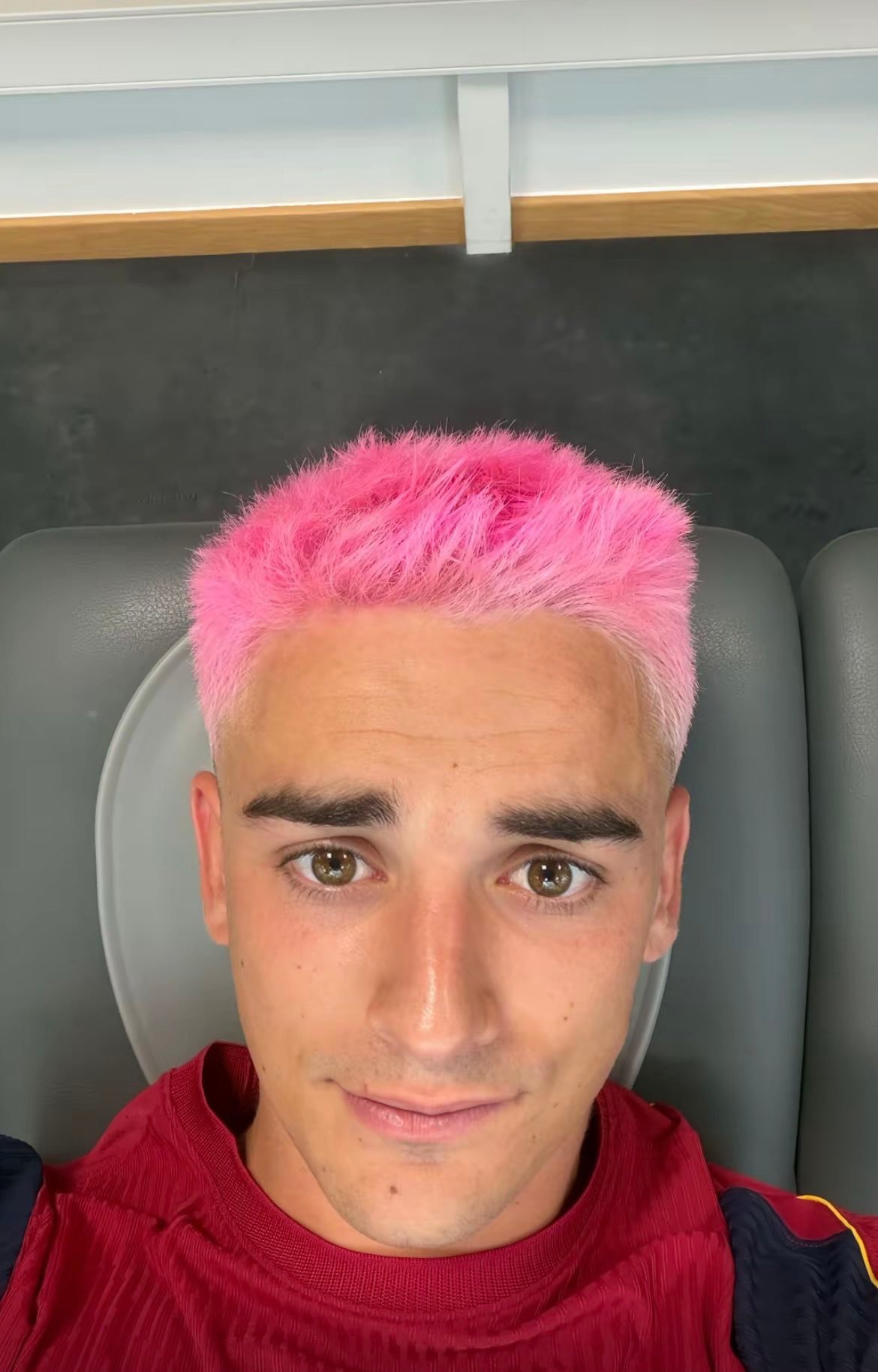 加维很喜欢他的粉色头发😂😂😂😂巴萨至死不渝红蓝魂