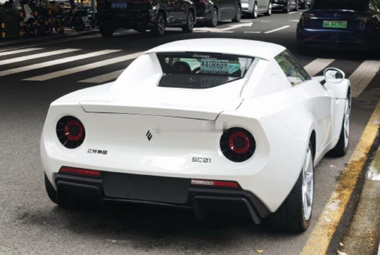 这辆小跑卖多少钱啊？？？