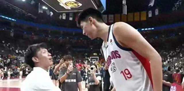 正式确定，双喜临门，37岁欧洲教头接班杜锋，徐昕签约权重回广东