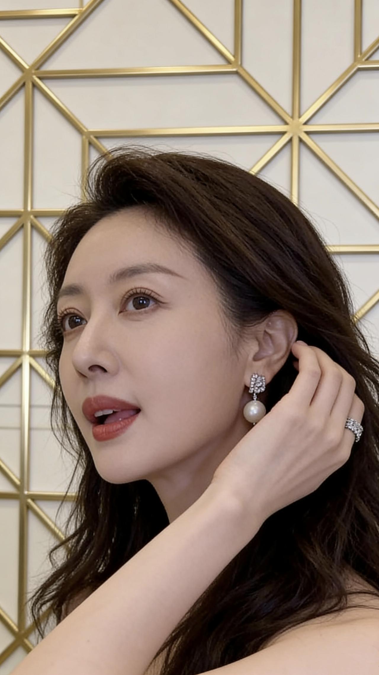 优雅耳饰，尽显女性魅力