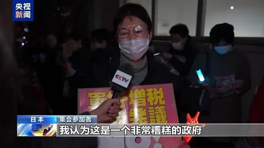 5月3日的东京，本该是和平宪法生效纪念日的平静日子，却被一场针尖对麦芒的较量打破