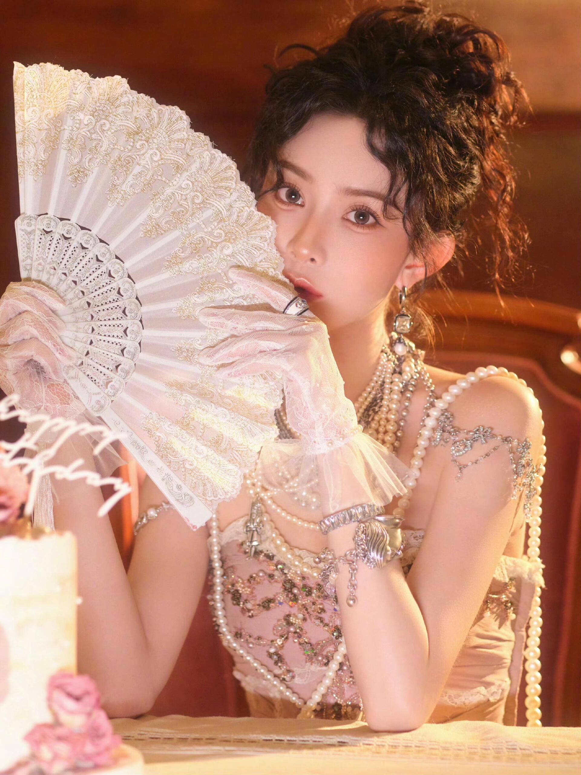 #孟子义剪了短发#孟姐妥妥氛围感类的大美女啊高质量出图真是造福了我们这些颜狗[哇