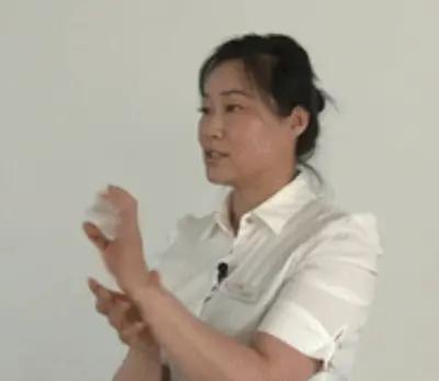 医院里的暖心带头人，家政出身的患者服务主任李宏艳
 
李宏艳，1978年出生，黑