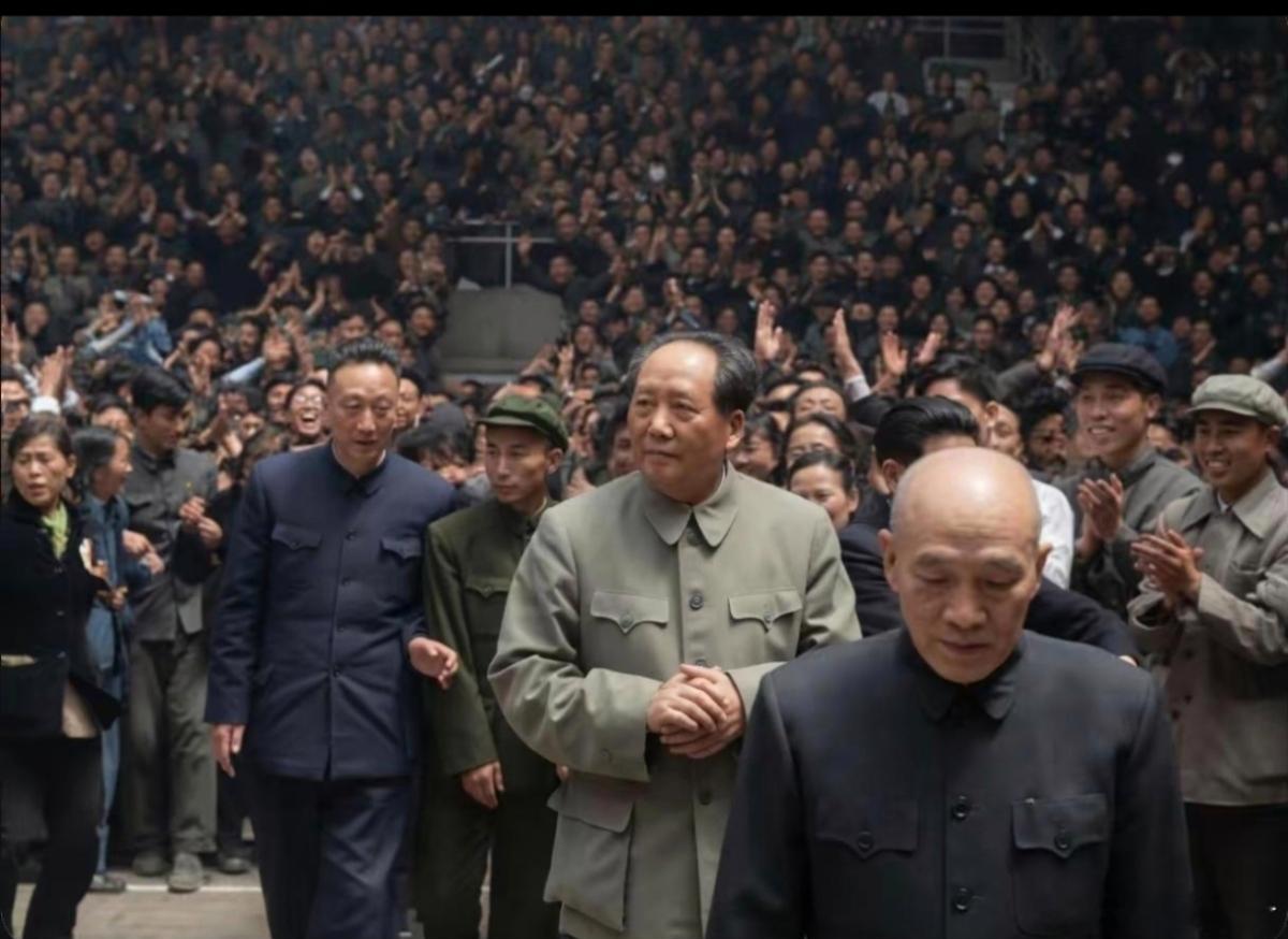 老照片藏着百姓最真心的崇敬，见到毛主席的场面看哭无数人
 
翻看留存下来的老照片