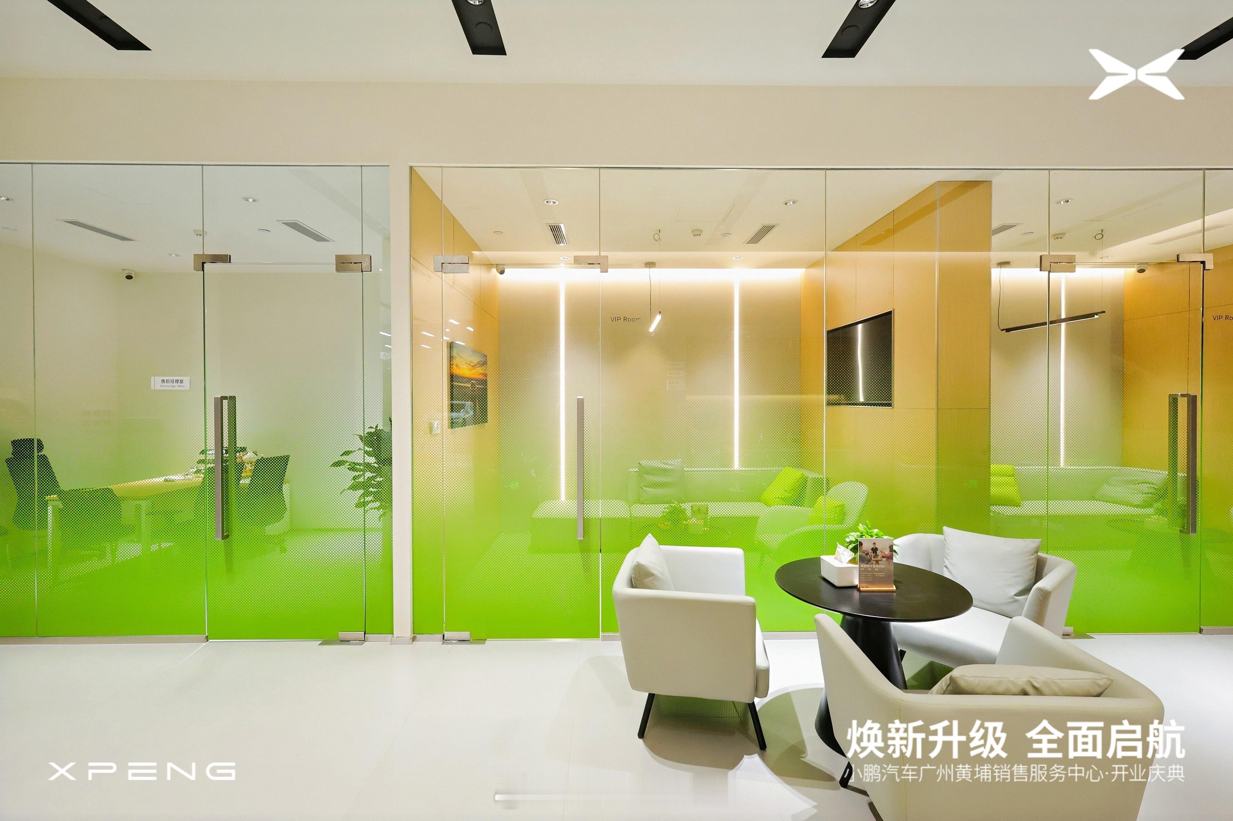小鹏全国门店陆续焕新升级2月9日，小鹏汽车黄埔销售服务中心焕新开业，占地2.5万