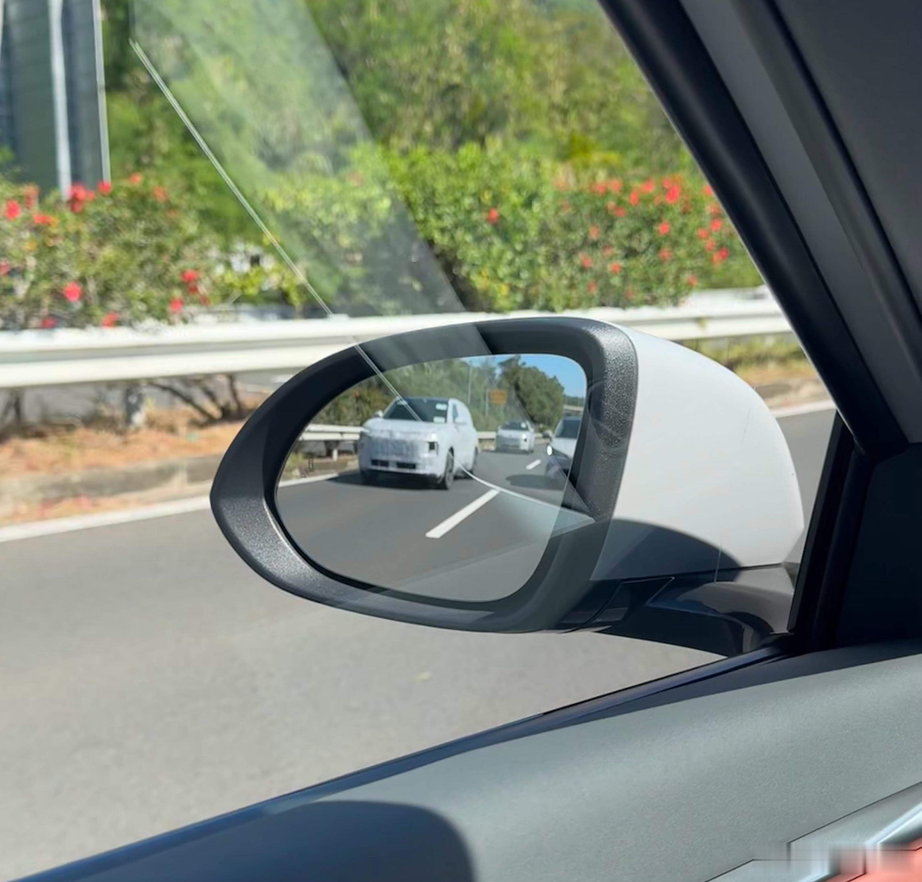 万宁偶遇，来吧各位神探，来看看是什么车？ 