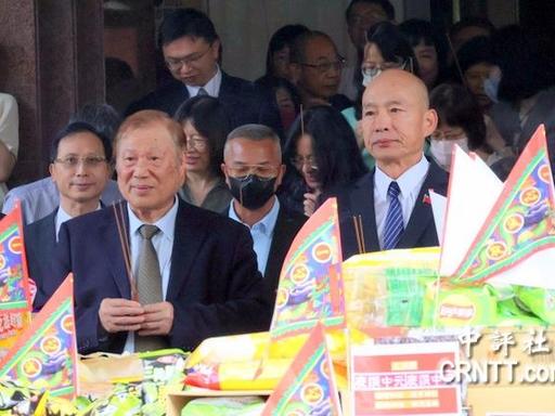 台湾惊现逆天言论！韩国瑜对外宣称，台湾是全球华人里唯一实现“100%民主”的地区