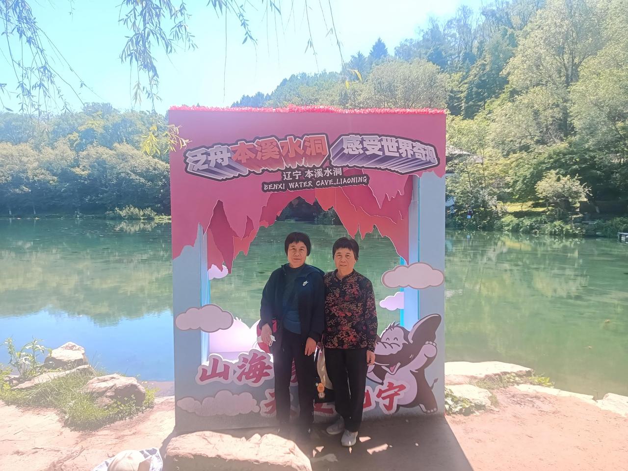 秋高气爽
藏头诗
文/李兴伟
秋景高妙碧空蓝，
高空遐观素云淡。
气清神爽霞彩灿