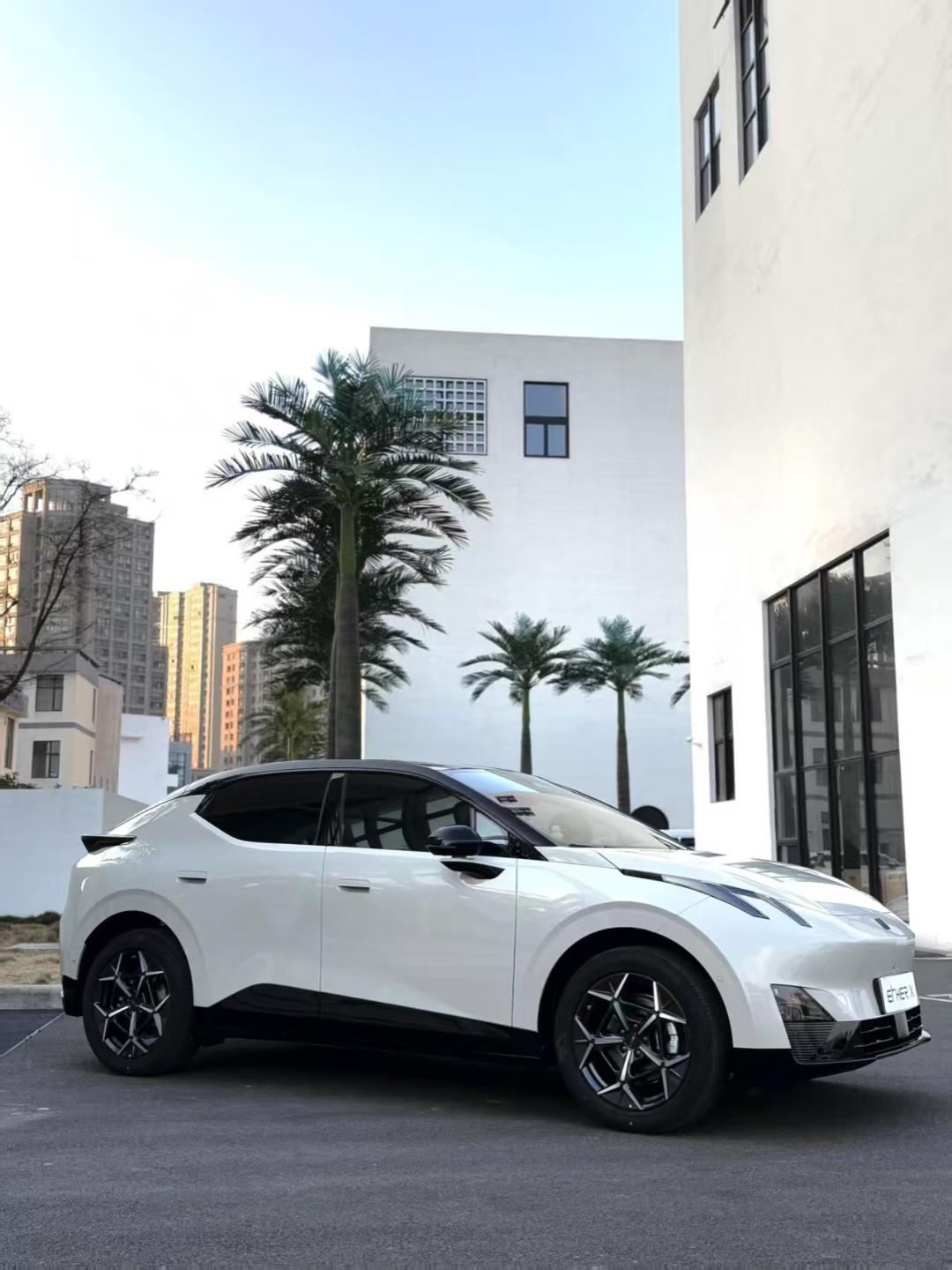 Z20是一台不可否认灵活好开的高品质紧凑型SUV，但跟运动不太沾边。
电MINI